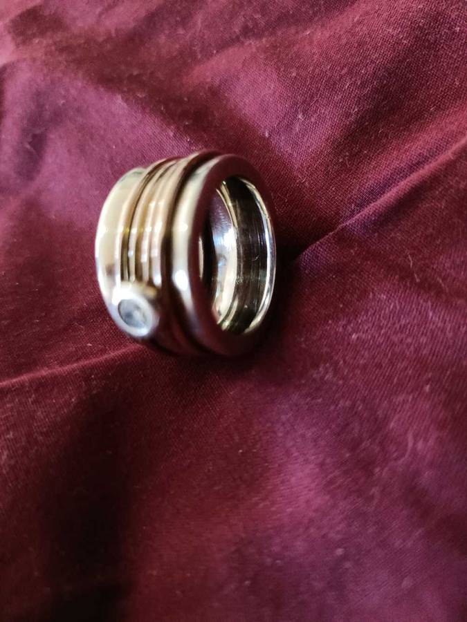 9ct Yellow and White gold ring with diamond