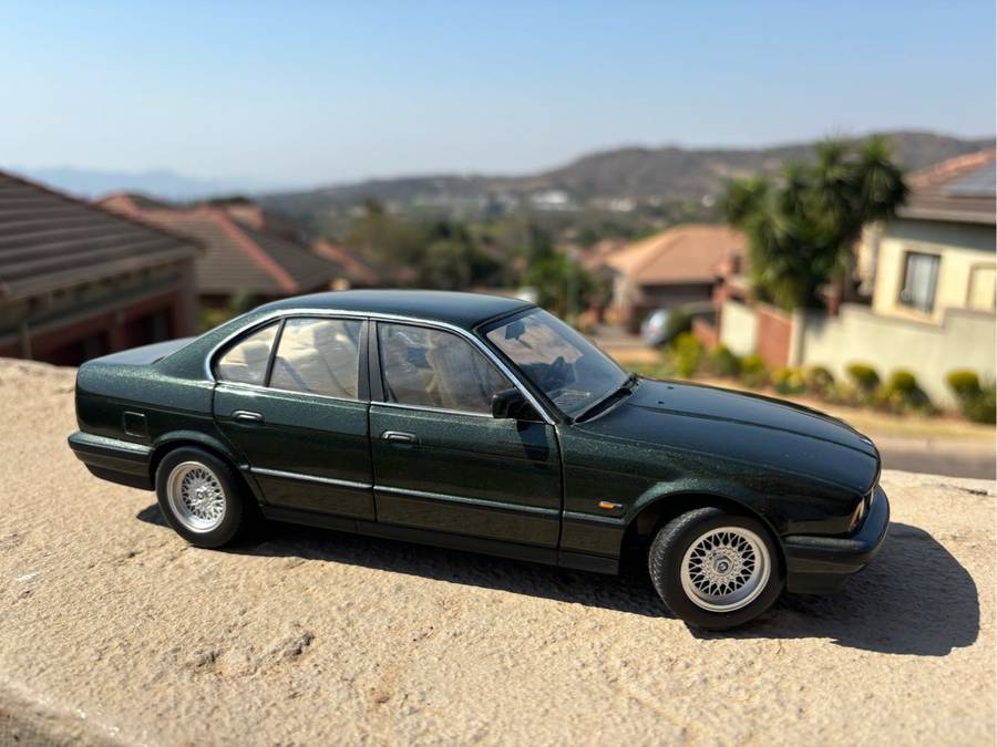 1988 BMW 535i E34 1/18 Green Diecast model