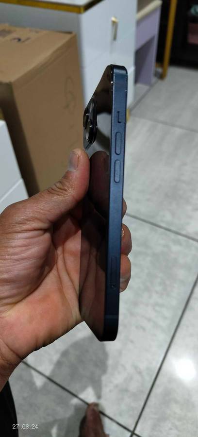 Apple iPhone 13 black 128GB stunning condition with 99% battery health (Pre Owned)