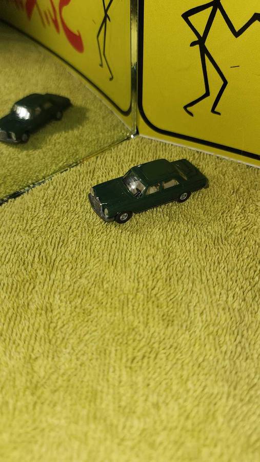 Older Mercedes Benz 200 by Wiking