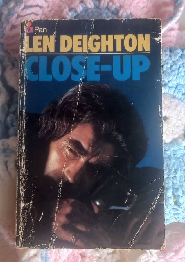 Close-up by Len Deighton