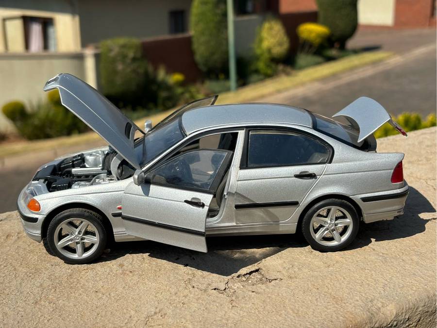1998 BMW 328i E46 1/18 Silver Diecast model