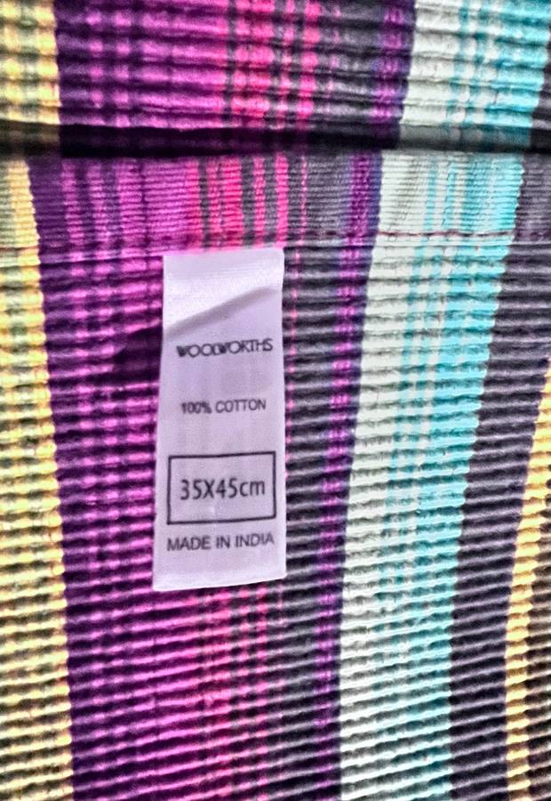 100% cotton table set: 8 mats and runner