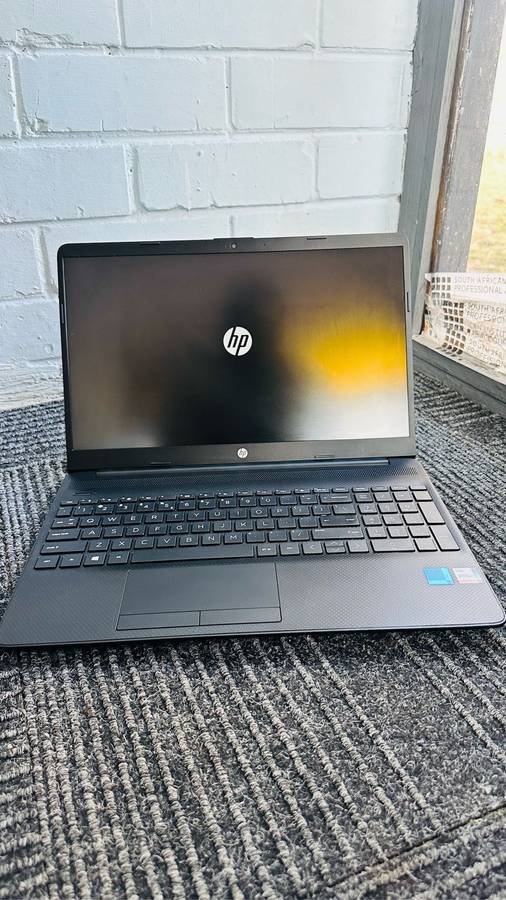 HP Laptop  1 1th Gen i7 Quad 12GB Ram 1TB HDD 1080p Led Display iRIS Graphics - Excellent Condition