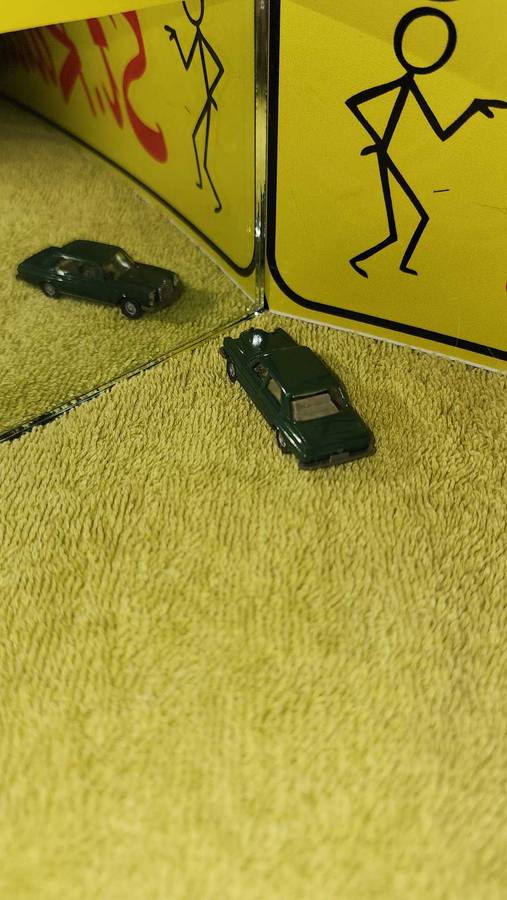 Older Mercedes Benz 200 by Wiking