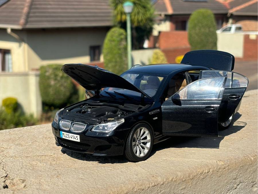 BMW 1/18 E60 M5 V10 Black Diecast model (KYOSHO) - Very Rare