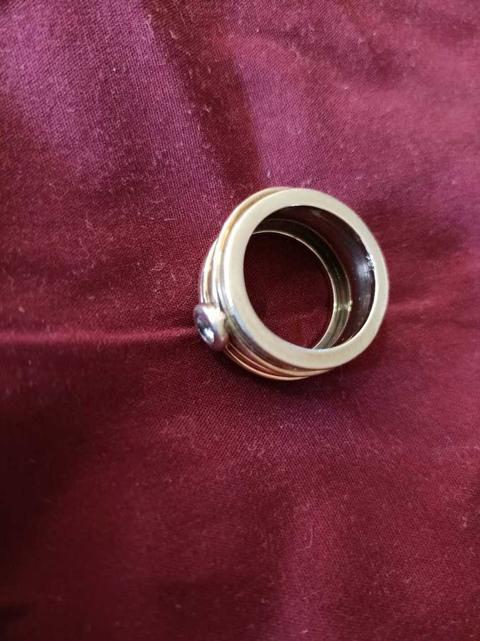 9ct Yellow and White gold ring with diamond