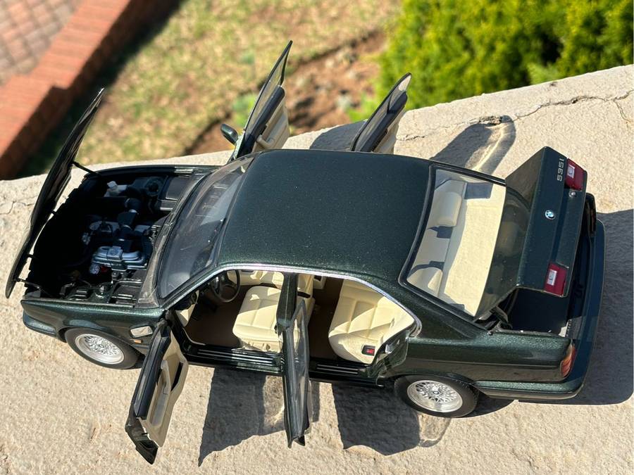 1988 BMW 535i E34 1/18 Green Diecast model