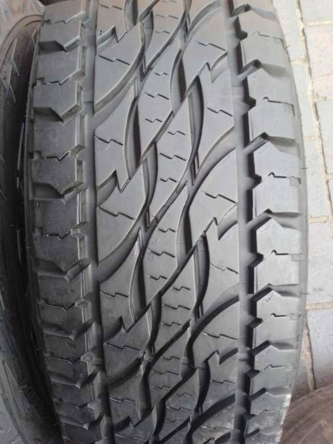 255/70/16 Bridgeston Dueler AT. 80% Life