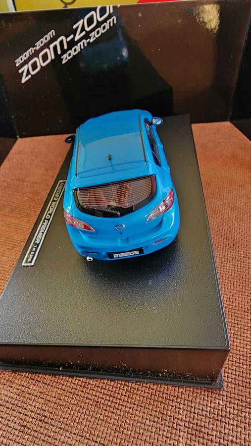 Mazda 3 Zoom Zoom (1:43) World Premier addition (Autoart)