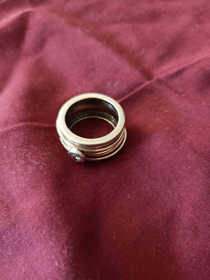 9ct Yellow and White gold ring with diamond