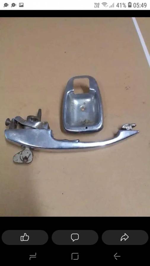 VW BEETLE DOOR HANDLE AND KEY.