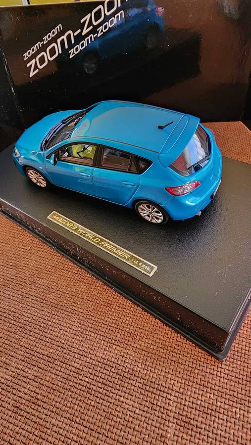 Mazda 3 Zoom Zoom (1:43) World Premier addition (Autoart)
