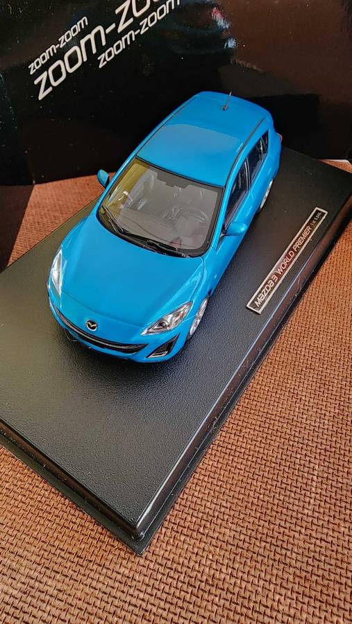 Mazda 3 Zoom Zoom (1:43) World Premier addition (Autoart)