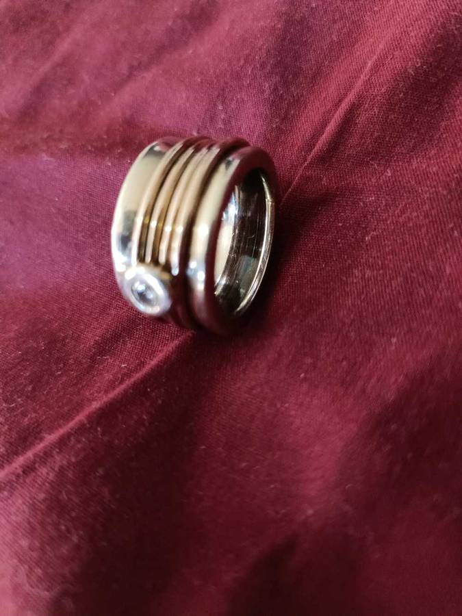 9ct Yellow and White gold ring with diamond