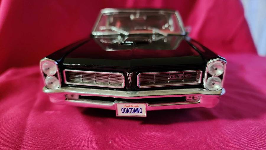 Pontiac GTO ( Corvette Engine ) 1:18
