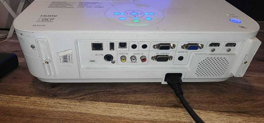 NEC projector m322x