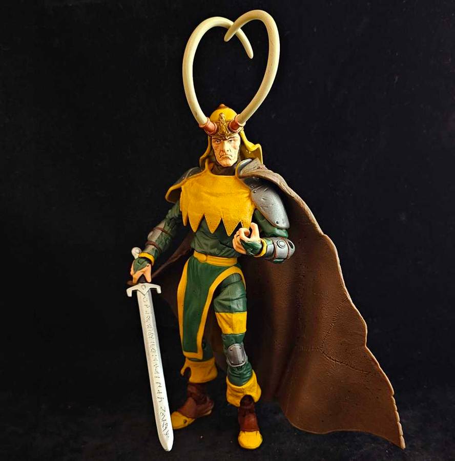 ToyBiz Marvel Legends Loki