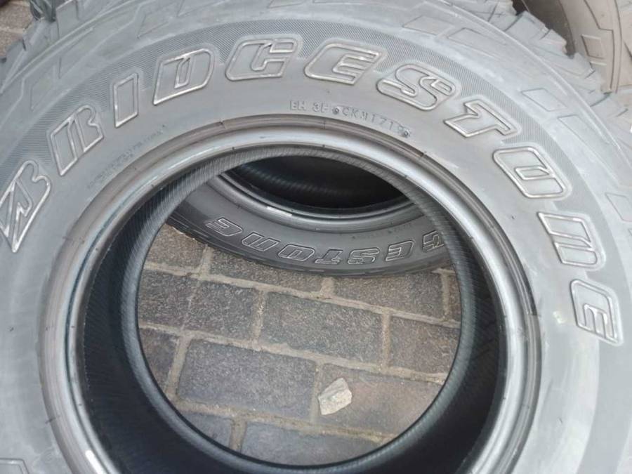 255/70/16 Bridgeston Dueler AT. 80% Life