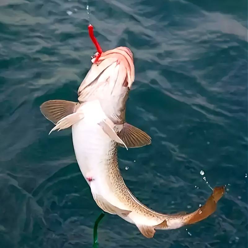50pcs Simulation Soft Worm Lures Fake Red Earthworms Glowing Packaged Fishing Bait