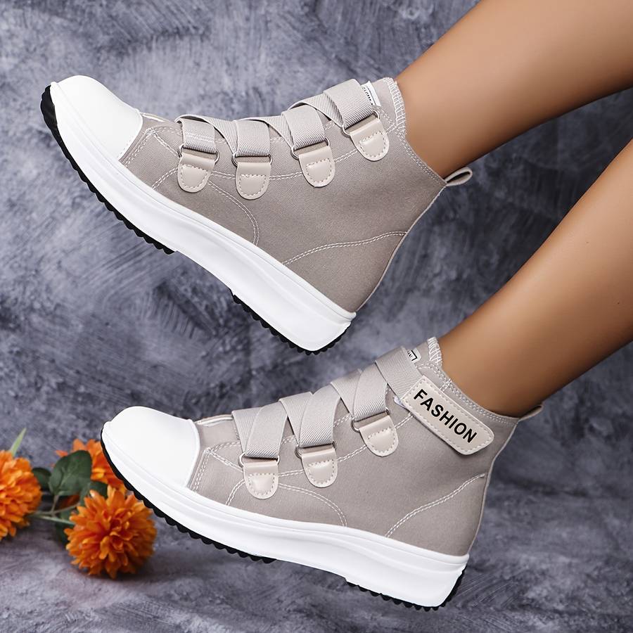 Women S Sneakers Color White Sizeuk 7