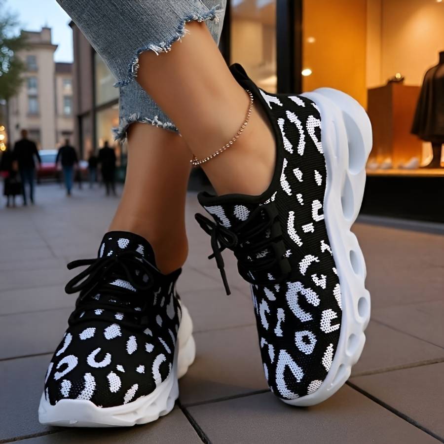 Women S Sneakers Color Black And White Spots Sizeuk 4