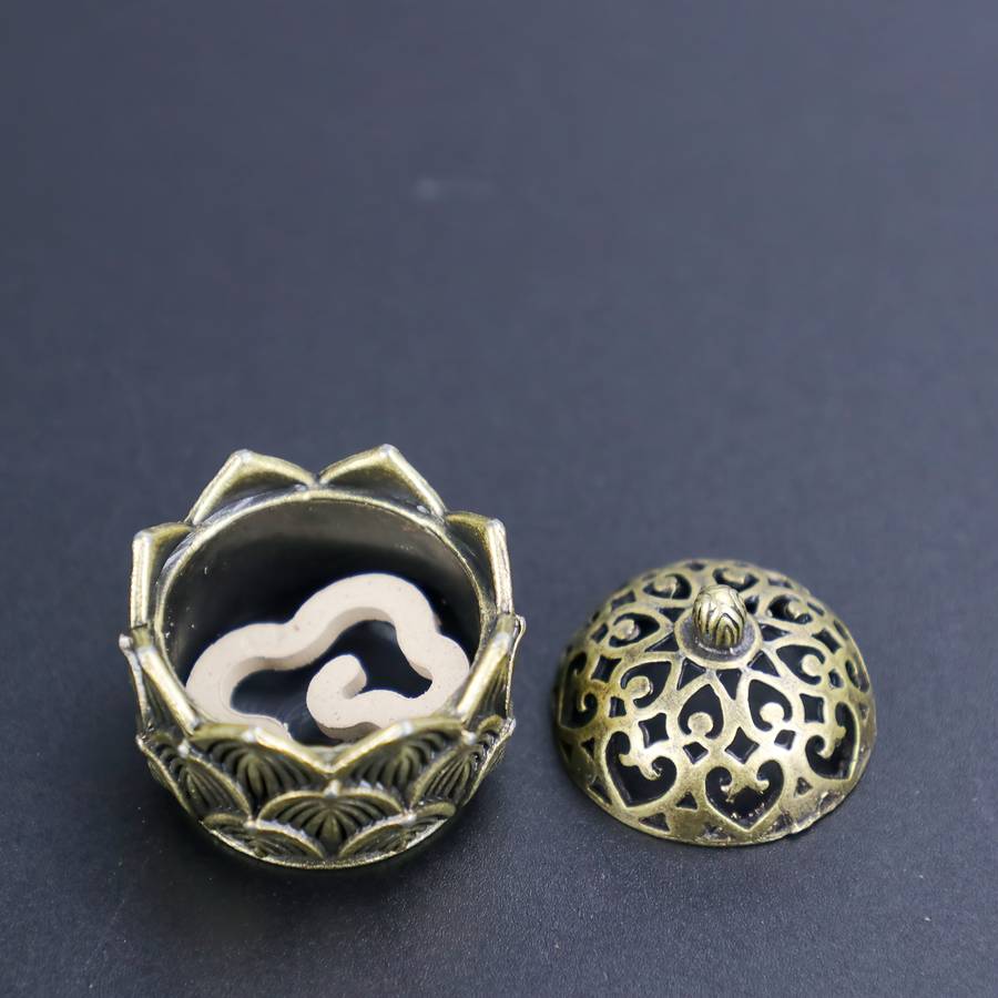 Incense Burner Color  Zen Smoke Passing Through Lotus Incense Burner