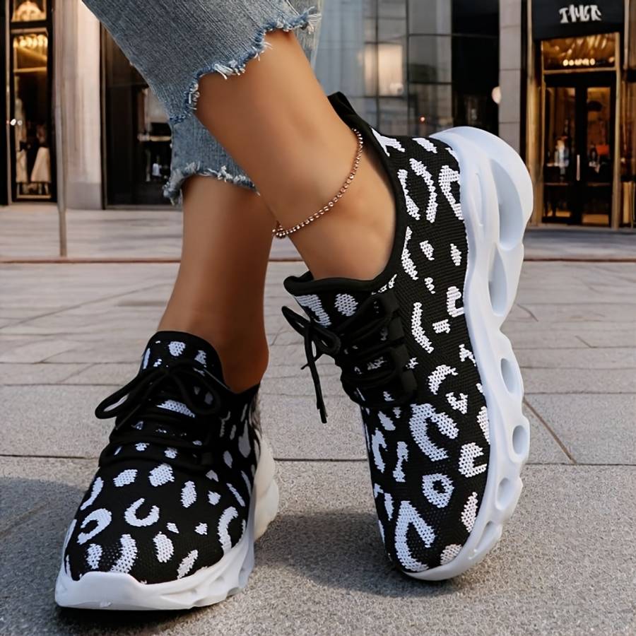 Women S Sneakers Color Black And White Spots Sizeuk 4