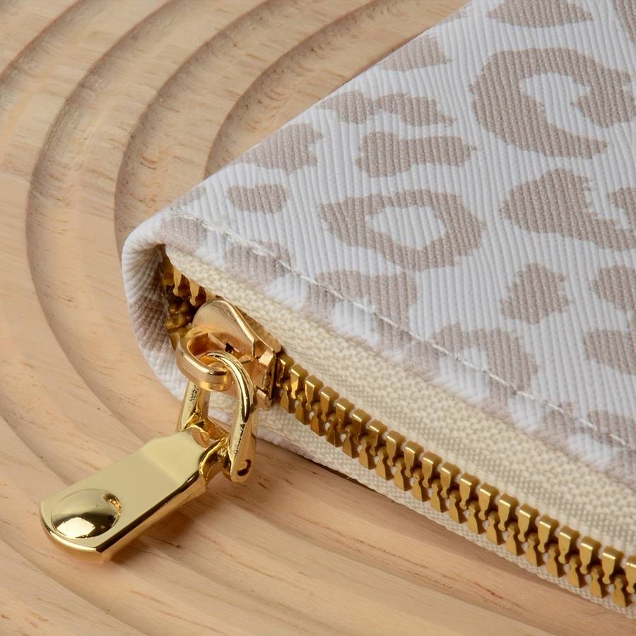 1pc Everyday Elegance Stylish Leopard Print Wallet for WomenCompact Lightweight and Secure Z