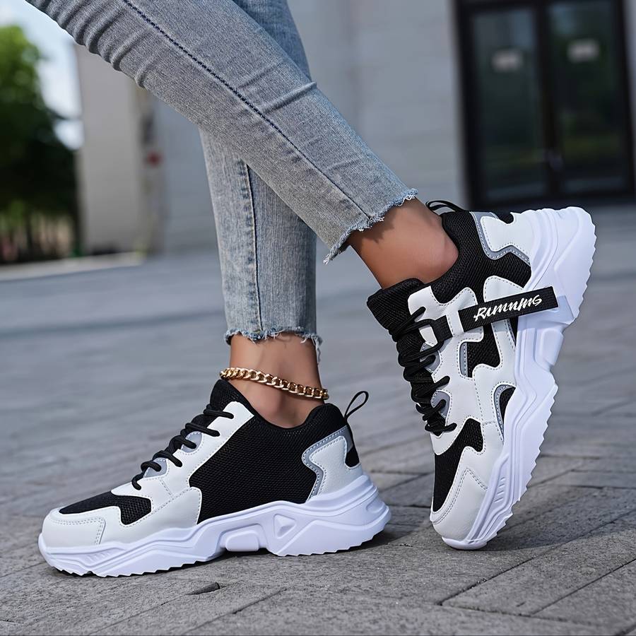 Women S Sneakers Color White And Black Sizeuk 6.5