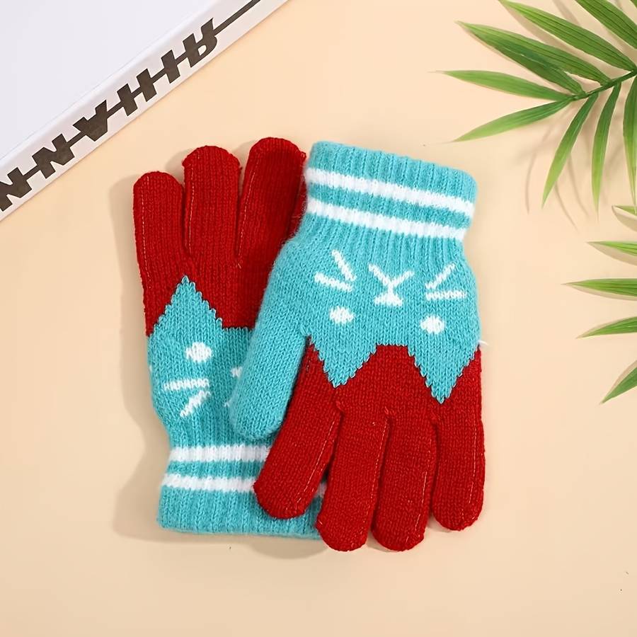 Versatile Lightweight Pair Of Warm Knit Gloves Featuring An Adorable Cat Face