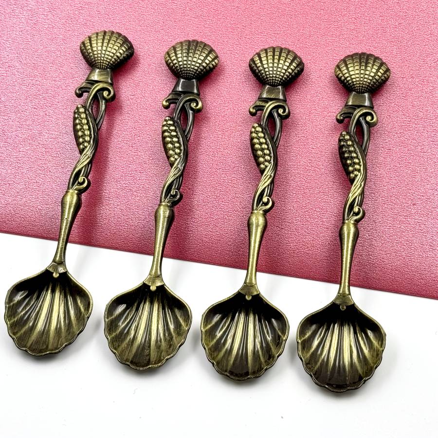 4pcs Vintage Seashell Dessert Spoons Elegant Antique Bronze Metal Coffee Ice Cream Tea Sti