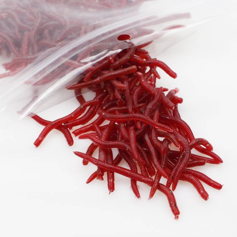 50pcs Simulation Soft Worm Lures Fake Red Earthworms Glowing Packaged Fishing Bait