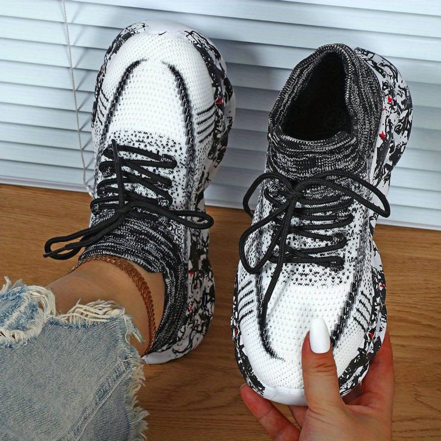 Women S Sneakers Color Black And White Sizeuk 10.5