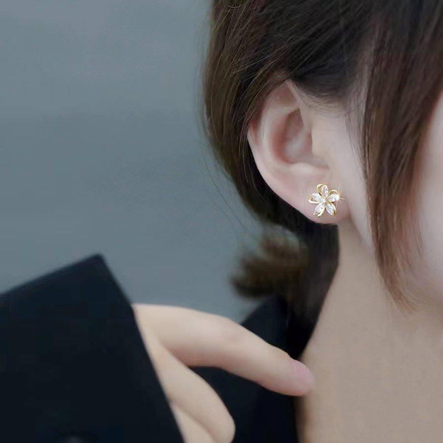 Women S Earrings Color Golden