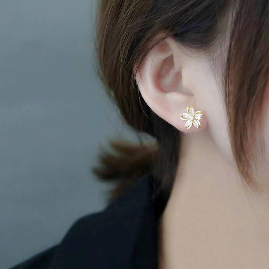 Women S Earrings Color Golden