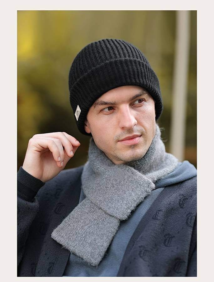 Hat Black A , Two Clothes Pull Down To Become A Mask