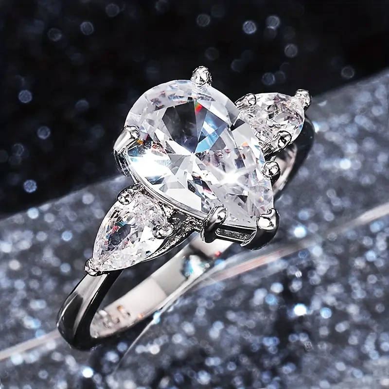 Elegant Ring with Rhinestone and Waterdrop Shape
