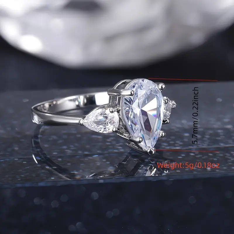 Elegant Ring with Rhinestone and Waterdrop Shape