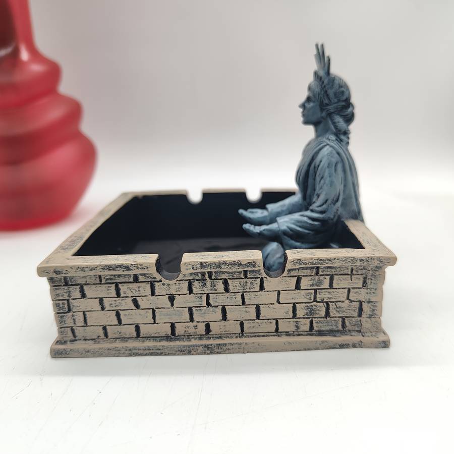 1 Creative Simulation Statue of Liberty Ashtray Suitable for Home Living Room Office Hotel