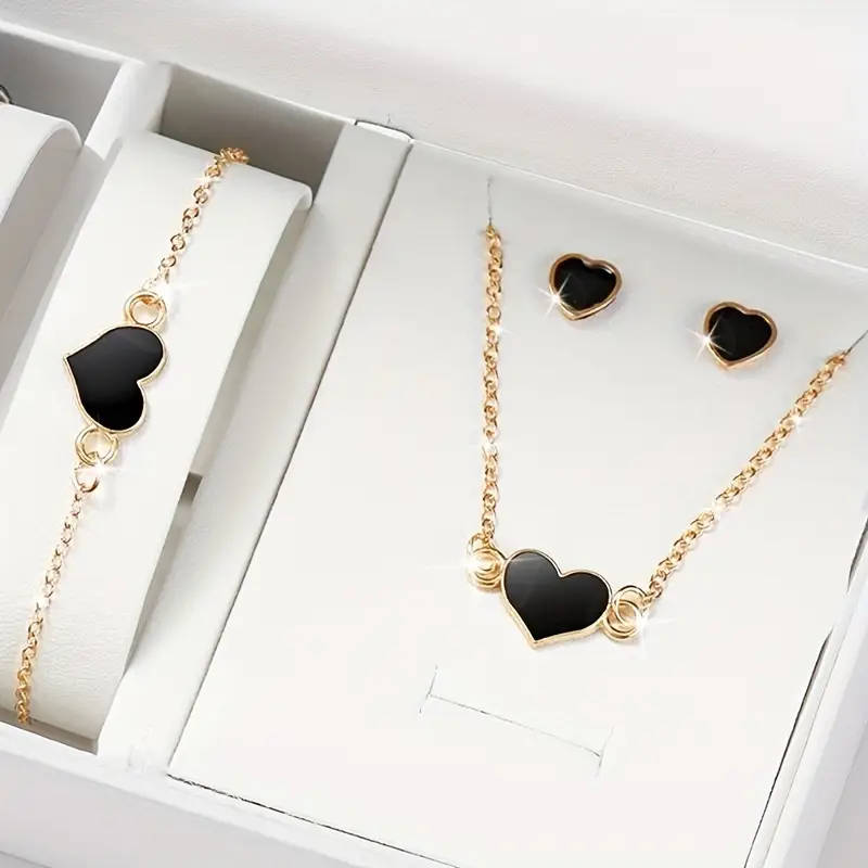 Lovely 5-Piece Women's Watch And Heart Jewelry Set