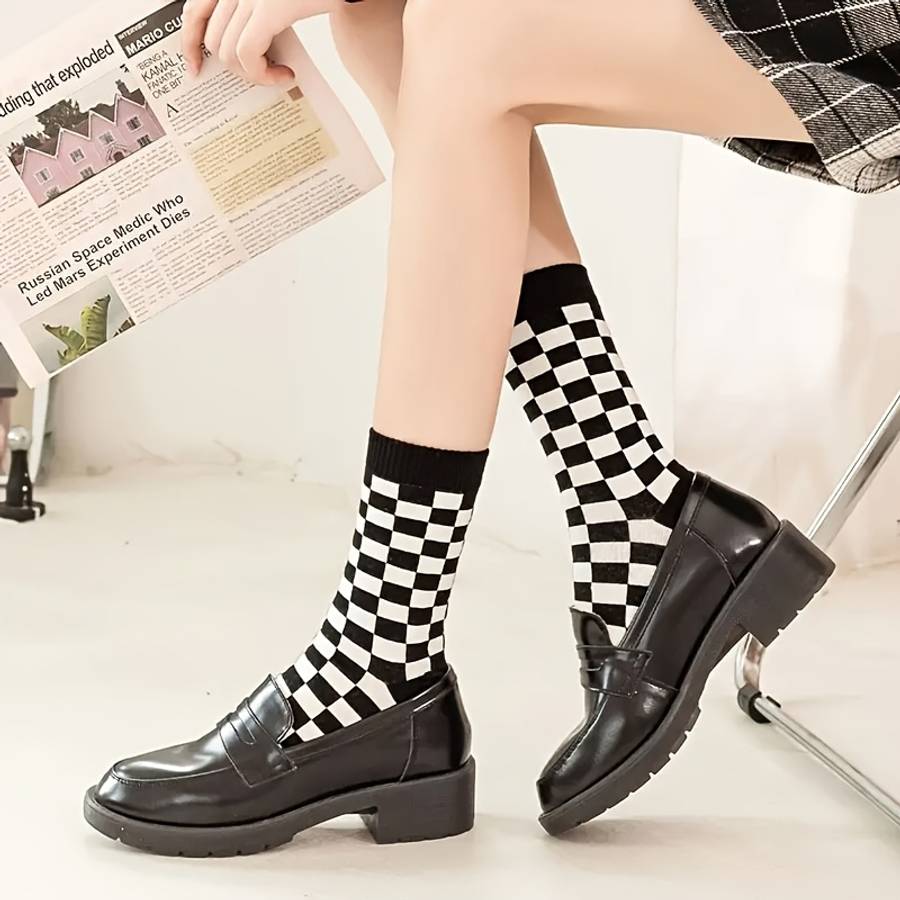 1 Pair Of Mixed Colors One Size Socks