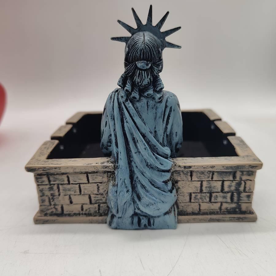 1 Creative Simulation Statue of Liberty Ashtray Suitable for Home Living Room Office Hotel