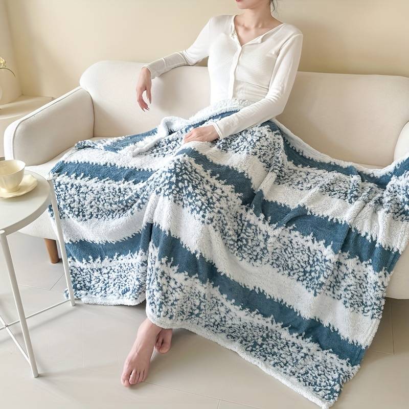 1ps Blanket Color Blue size 70.87inx78.74in 180cmx200cm