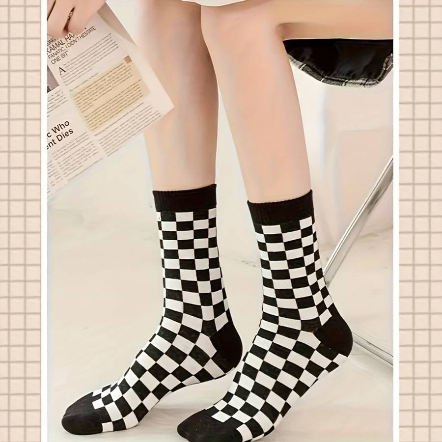 1 Pair Of Mixed Colors One Size Socks