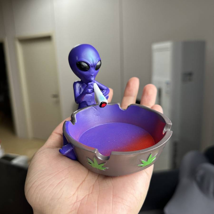 1pc Resin Alien Ashtray Decorative Statue Versatile Indoor Outdoor Use Ideal for Christmas
