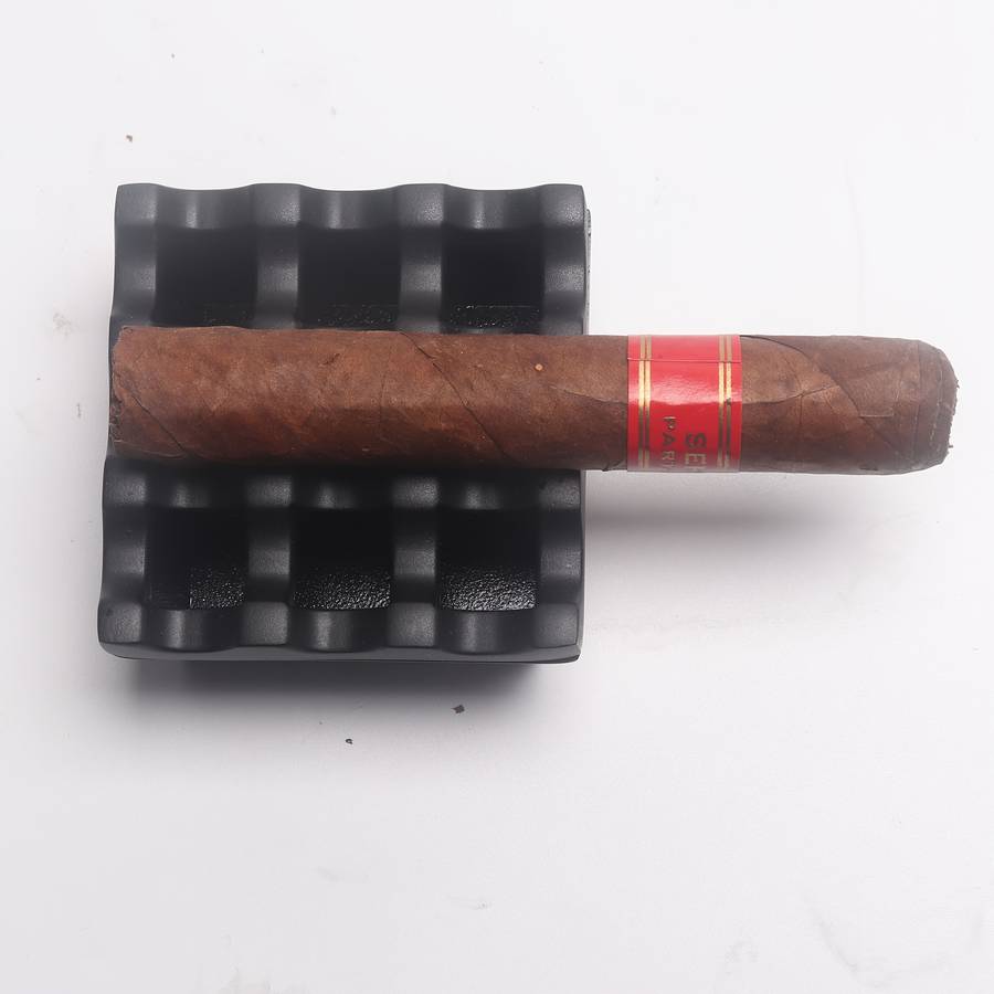 1pc Classic Metal Ashtray for Cigarettes Cigars Windproof Perfect for Outdoor Use Restaurants