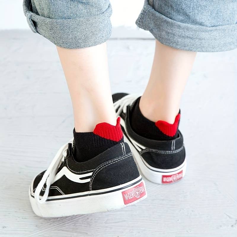 5 Pairs Gray Bottom Red Heart One Size High Elastic Socks