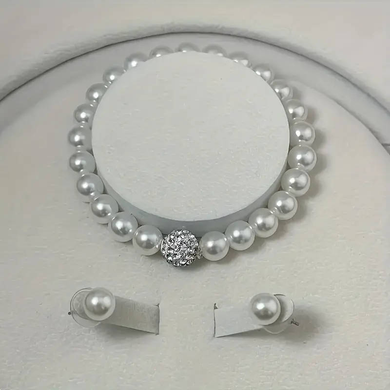 1 necklace + 1 bracelet + 2 earrings. Elegant and minimalist faux Imitation Pearl jewelry set