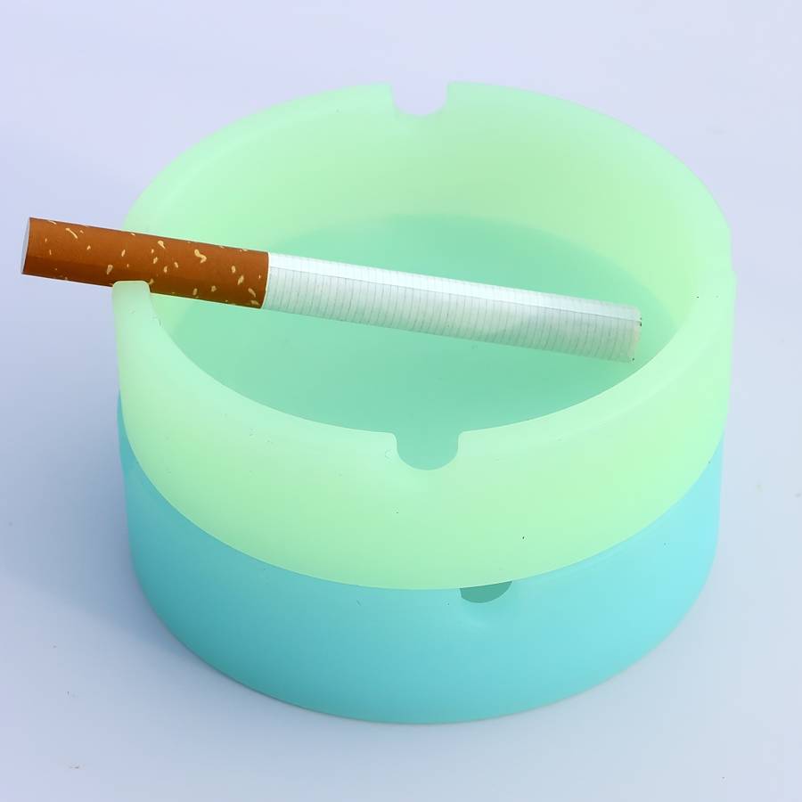 1pc Glow-in-the-Dark Silicone Ashtray Food-Grade Odorless Compact Circular Design for Office